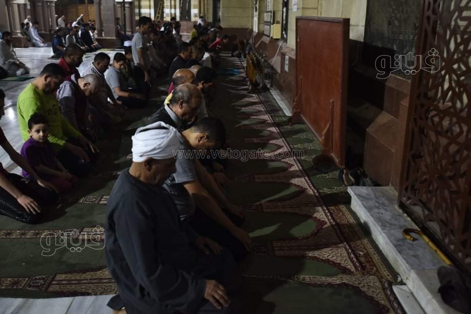 شعائر صلاة التراويح من مسجد السيدة نفيسة (26)