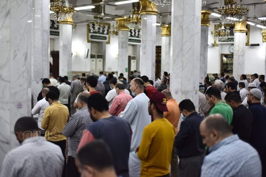 شعائر صلاة التراويح من مسجد السيدة نفيسة (27)