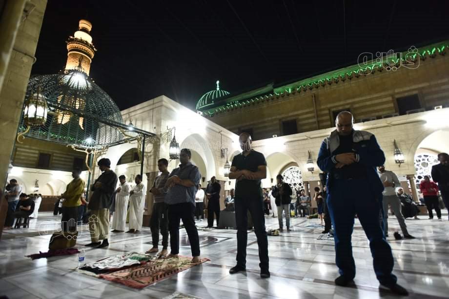 شعائر صلاة التراويح من مسجد السيدة نفيسة (29)