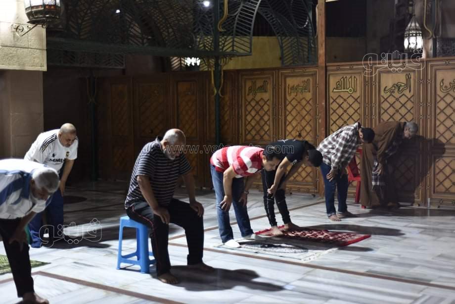 شعائر صلاة التراويح من مسجد السيدة نفيسة (30)