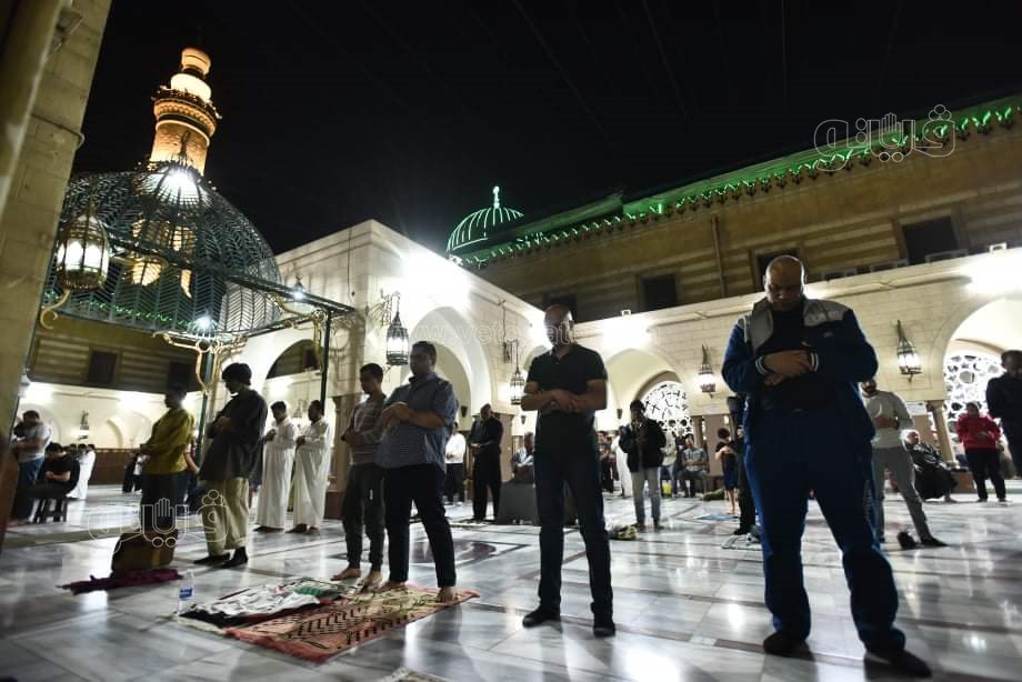 شعائر صلاة التراويح من مسجد السيدة نفيسة (31)