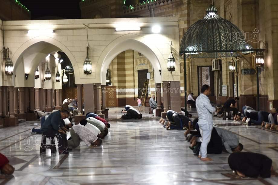 شعائر صلاة التراويح من مسجد السيدة نفيسة (32)