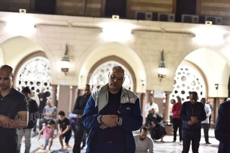 شعائر صلاة التراويح من مسجد السيدة نفيسة (35)