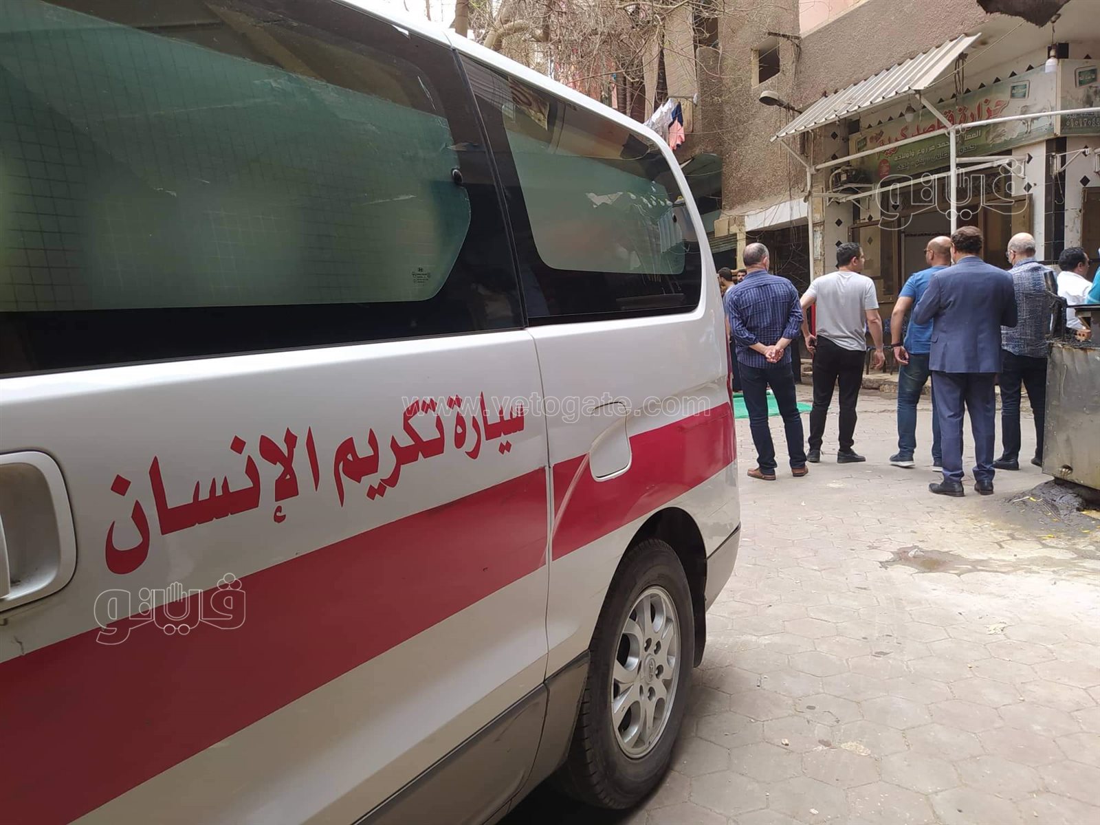 انهيار أسرة الكاتب الصحفي عماد الفقي خلال تشييع جثمانه (1)