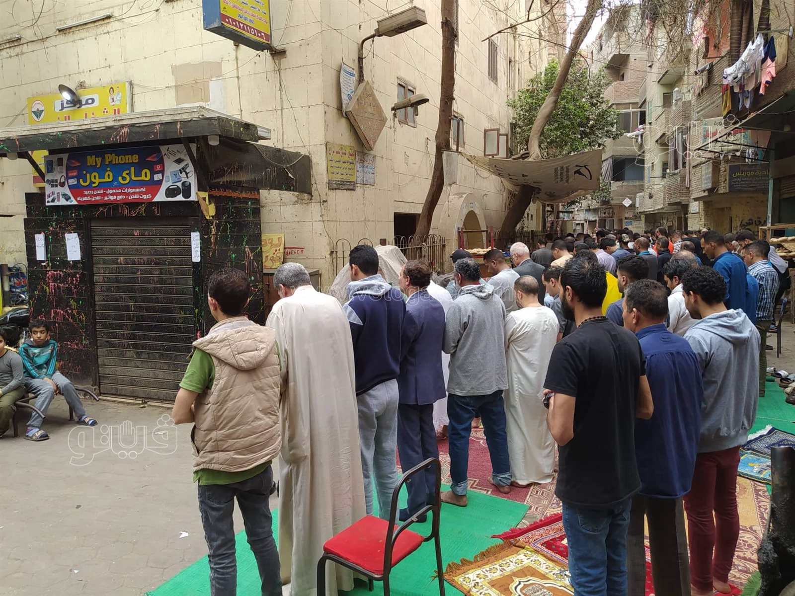 انهيار أسرة الكاتب الصحفي عماد الفقي خلال تشييع جثمانه (2)