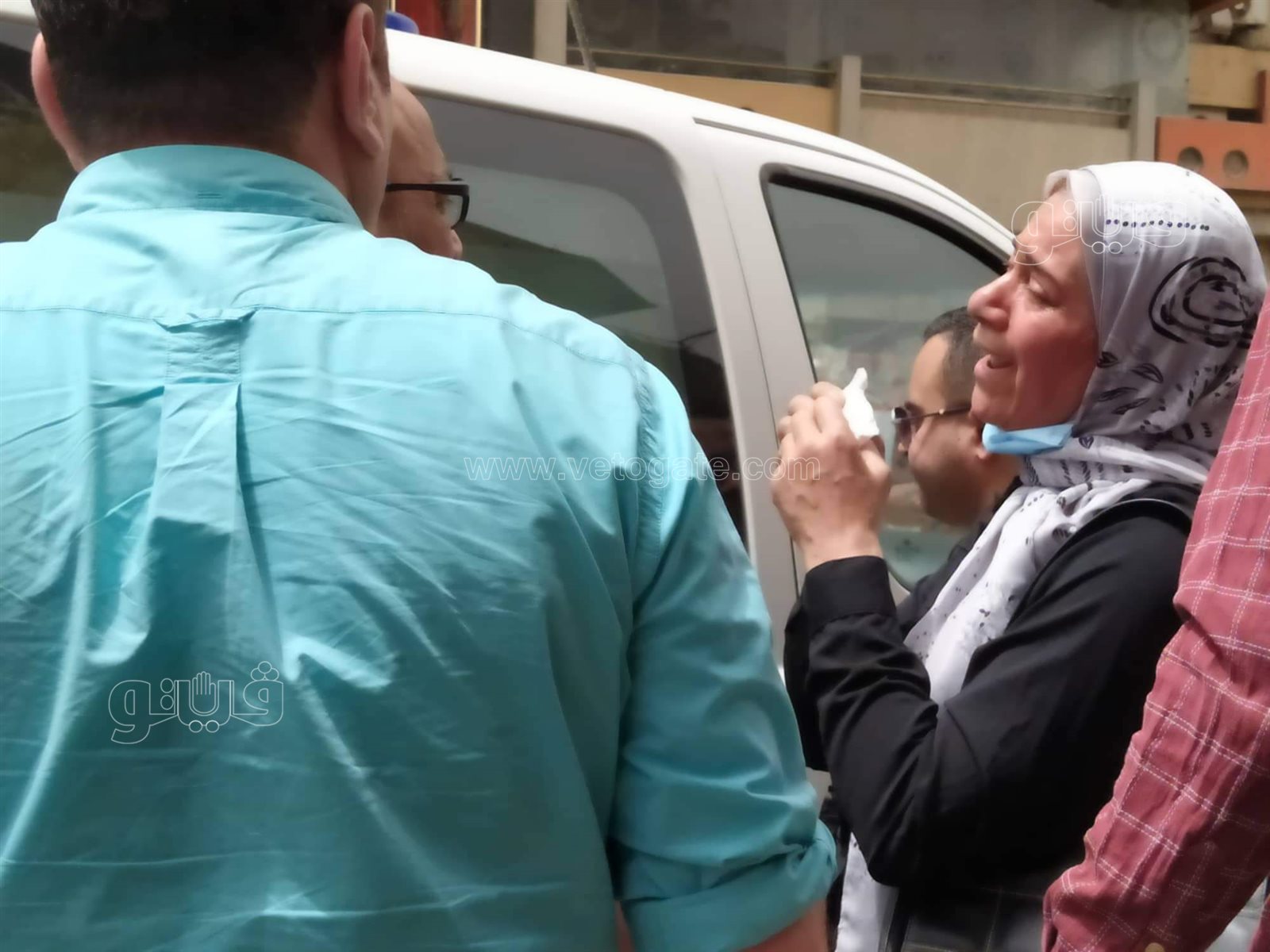 انهيار أسرة الكاتب الصحفي عماد الفقي خلال تشييع جثمانه (3)