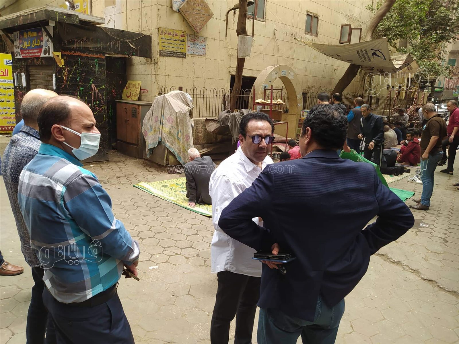 انهيار أسرة الكاتب الصحفي عماد الفقي خلال تشييع جثمانه (4)