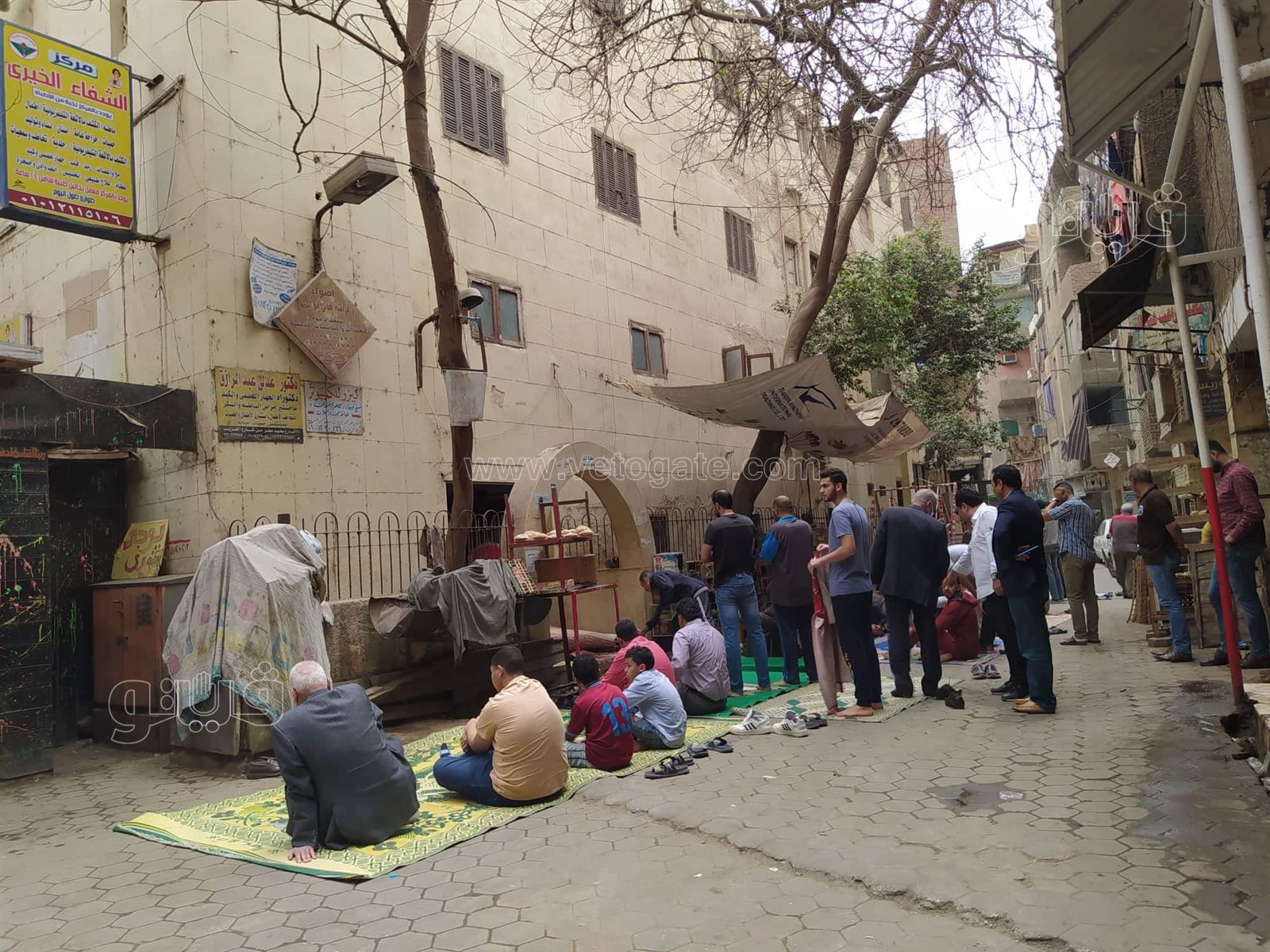 انهيار أسرة الكاتب الصحفي عماد الفقي خلال تشييع جثمانه (5)