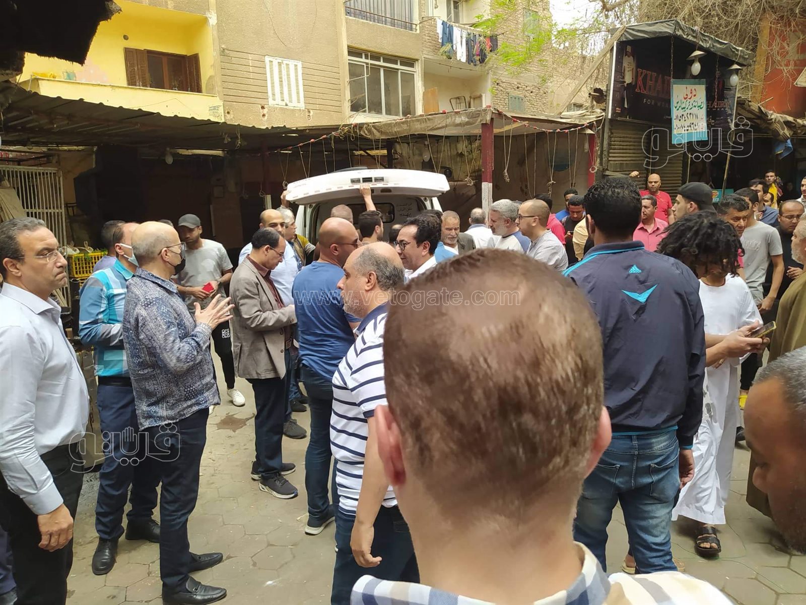 انهيار أسرة الكاتب الصحفي عماد الفقي خلال تشييع جثمانه (6)