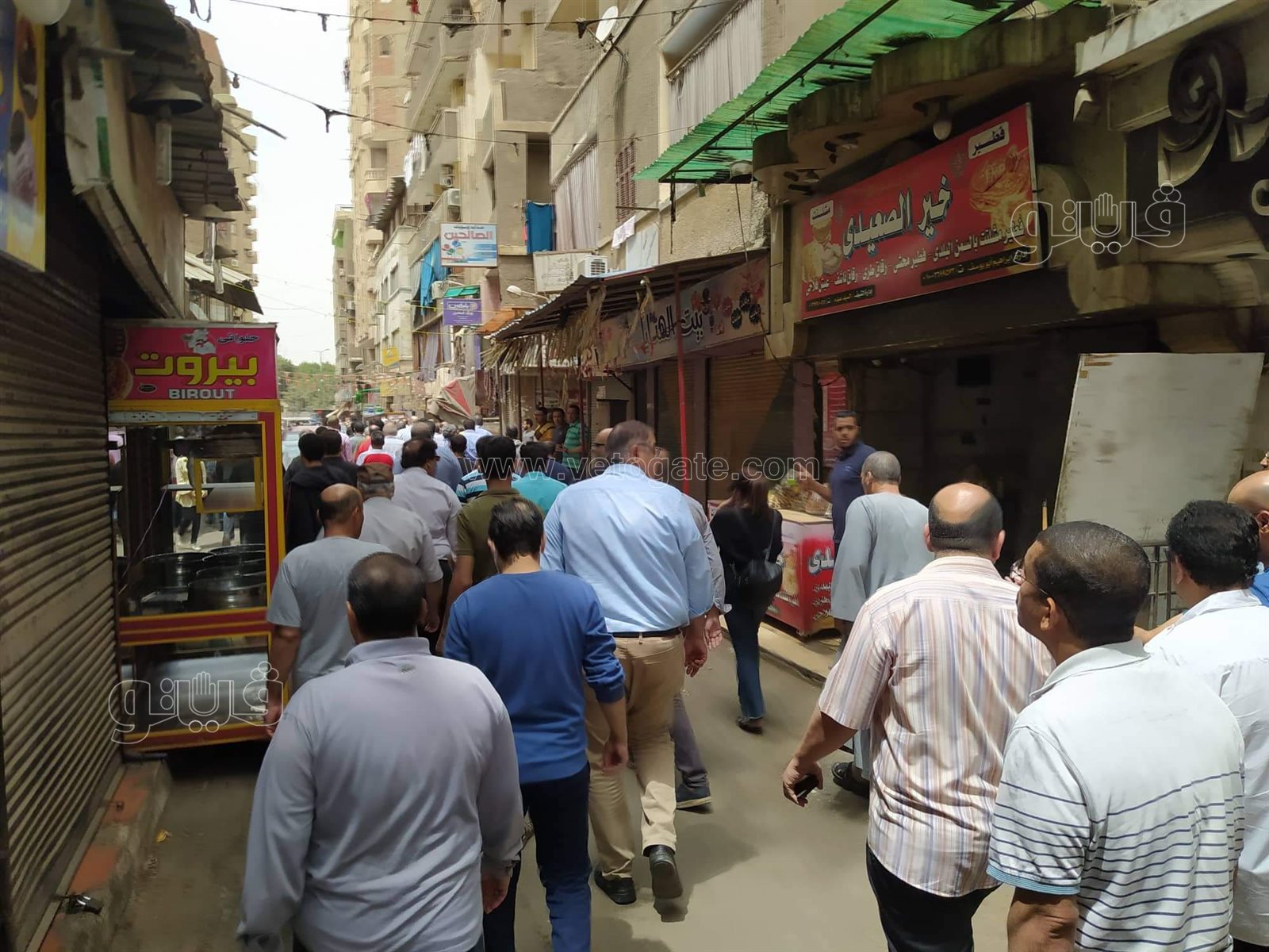 انهيار أسرة الكاتب الصحفي عماد الفقي خلال تشييع جثمانه (8)