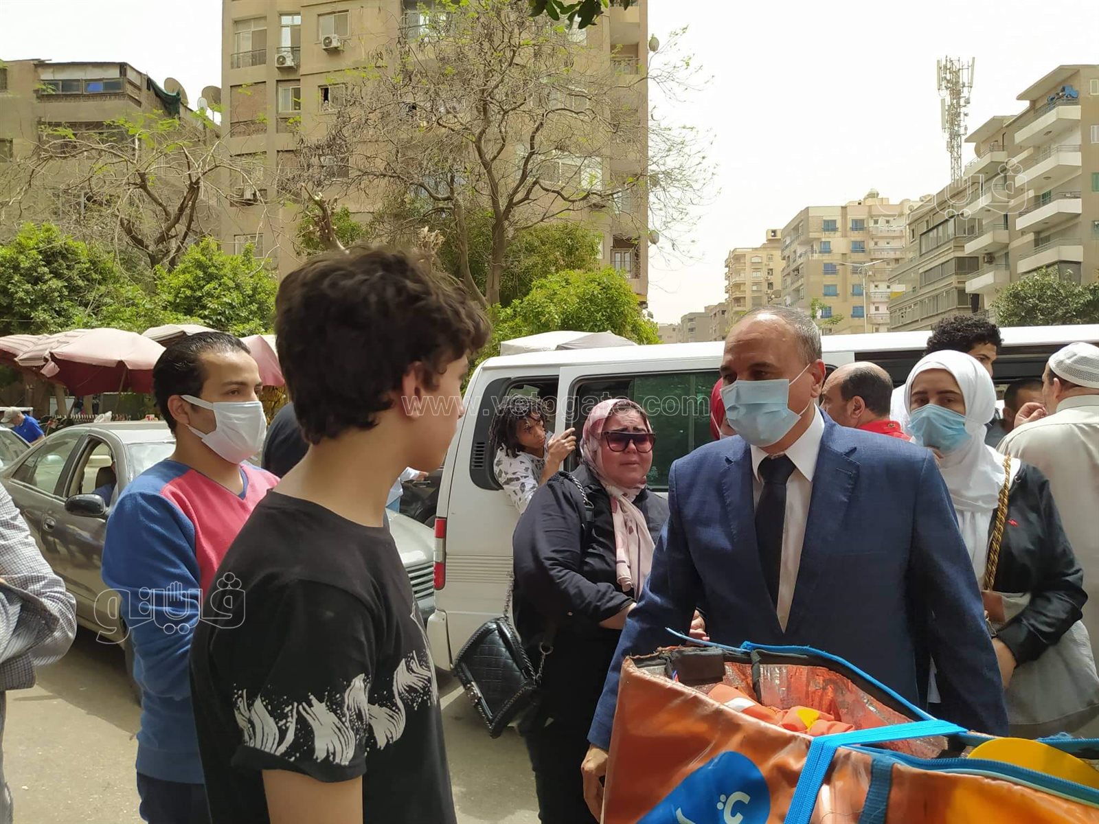 انهيار أسرة الكاتب الصحفي عماد الفقي خلال تشييع جثمانه (11)