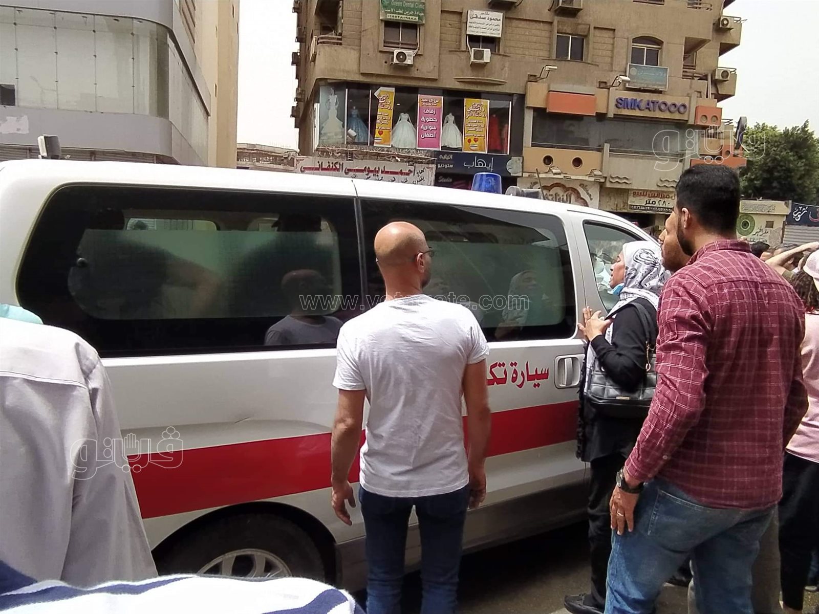 انهيار أسرة الكاتب الصحفي عماد الفقي خلال تشييع جثمانه (12)