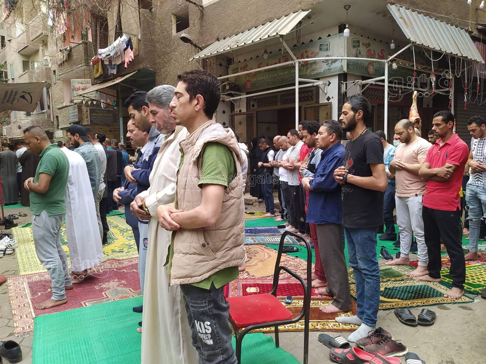 انهيار أسرة الكاتب الصحفي عماد الفقي خلال تشييع جثمانه (13)