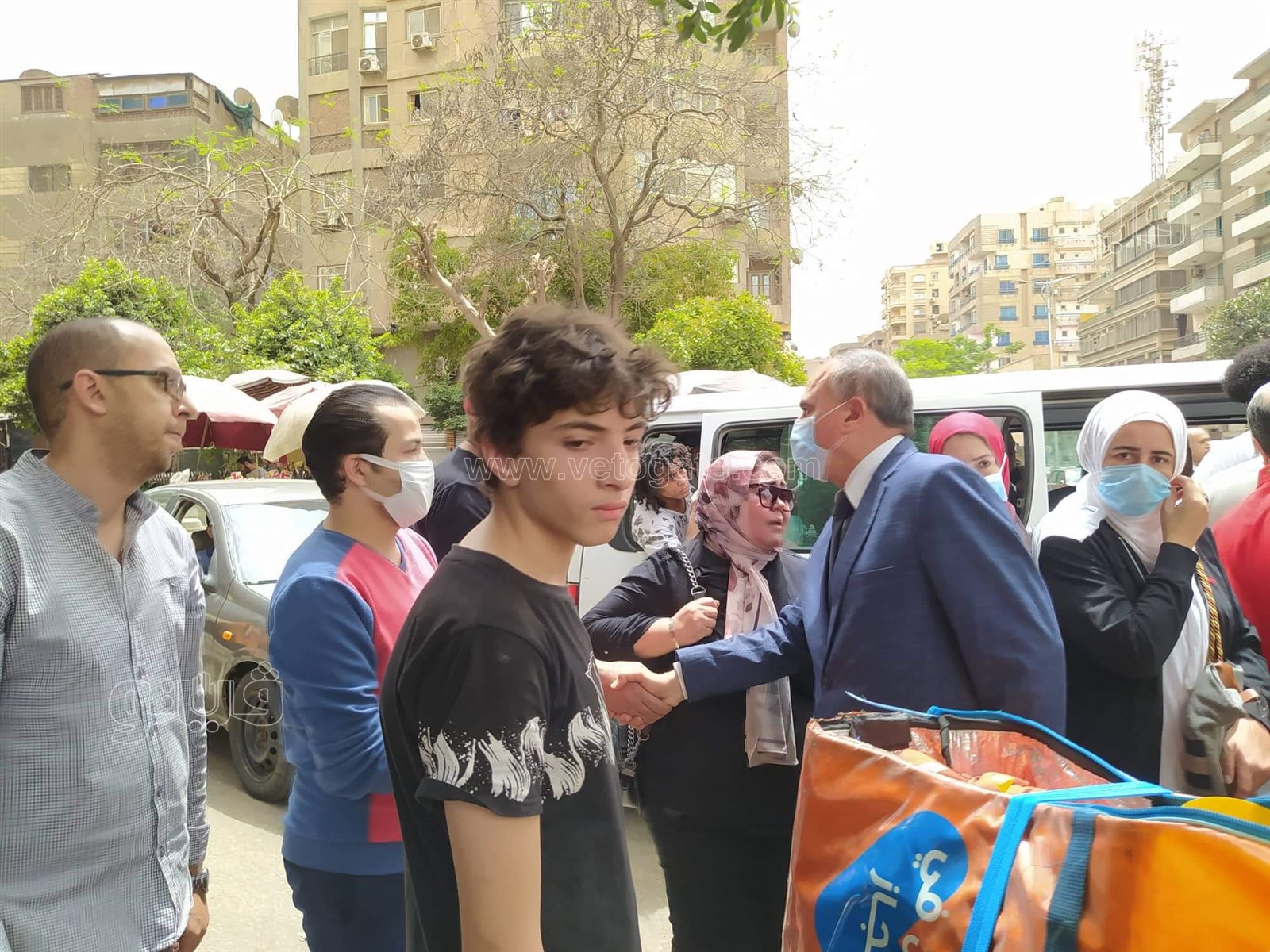 انهيار أسرة الكاتب الصحفي عماد الفقي خلال تشييع جثمانه (14)