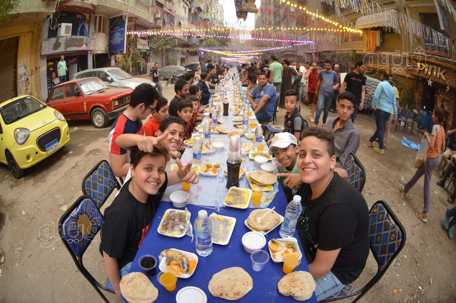 أهالي فيصل ينظمون أكبر مائدة إفطار (46)