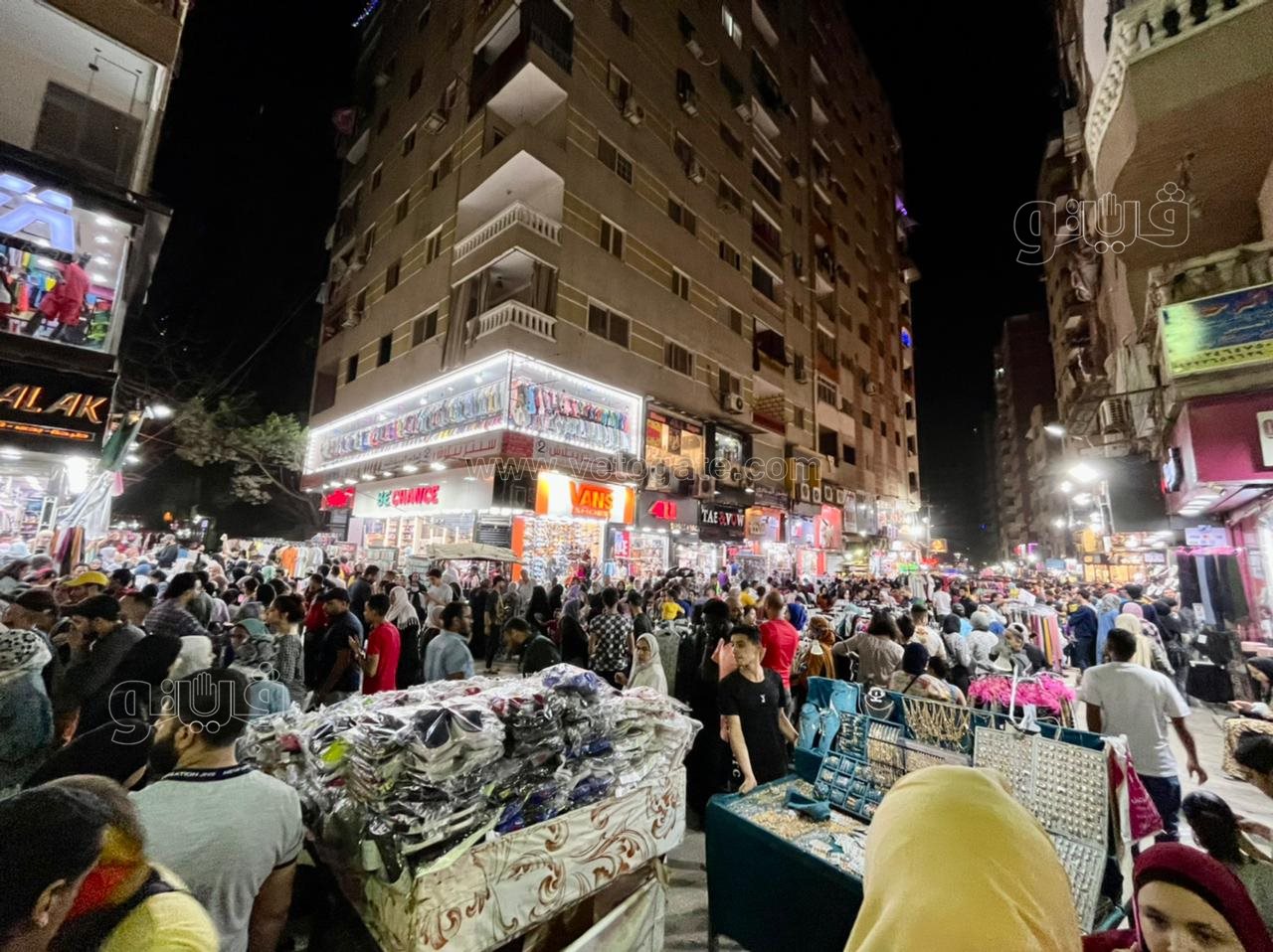 الأطفال يزينون احتفالات ليلة عيد الفطر في عين شمس (2)