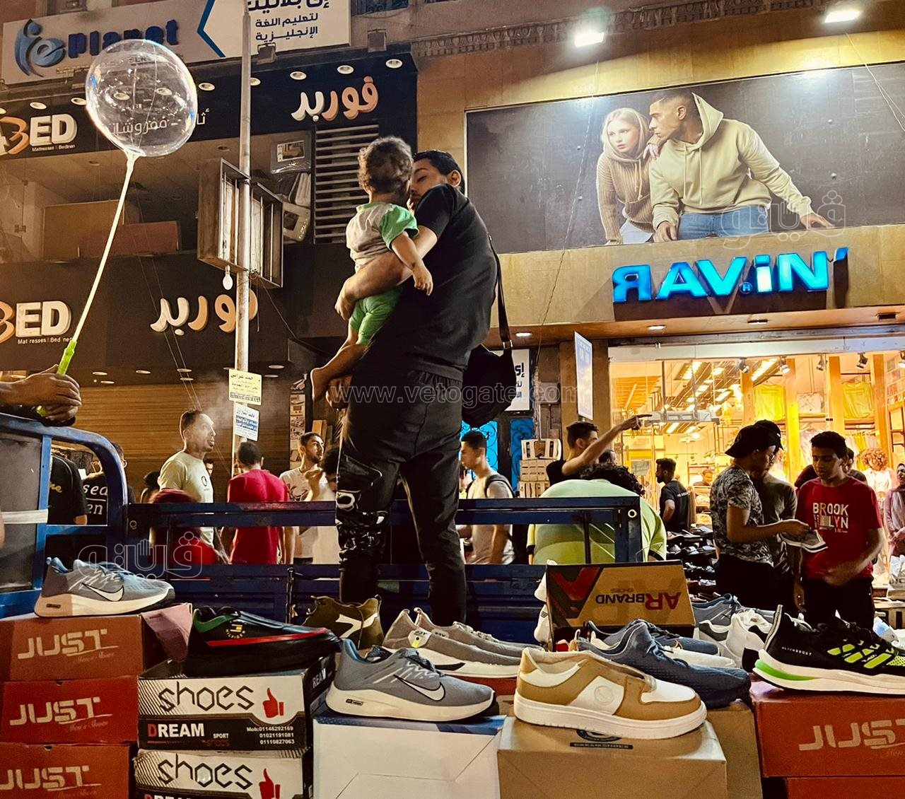 الأطفال يزينون احتفالات ليلة عيد الفطر في عين شمس (6)