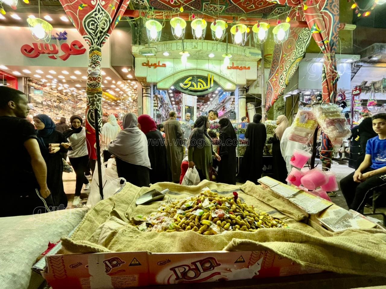 الأطفال يزينون احتفالات ليلة عيد الفطر في عين شمس (7)