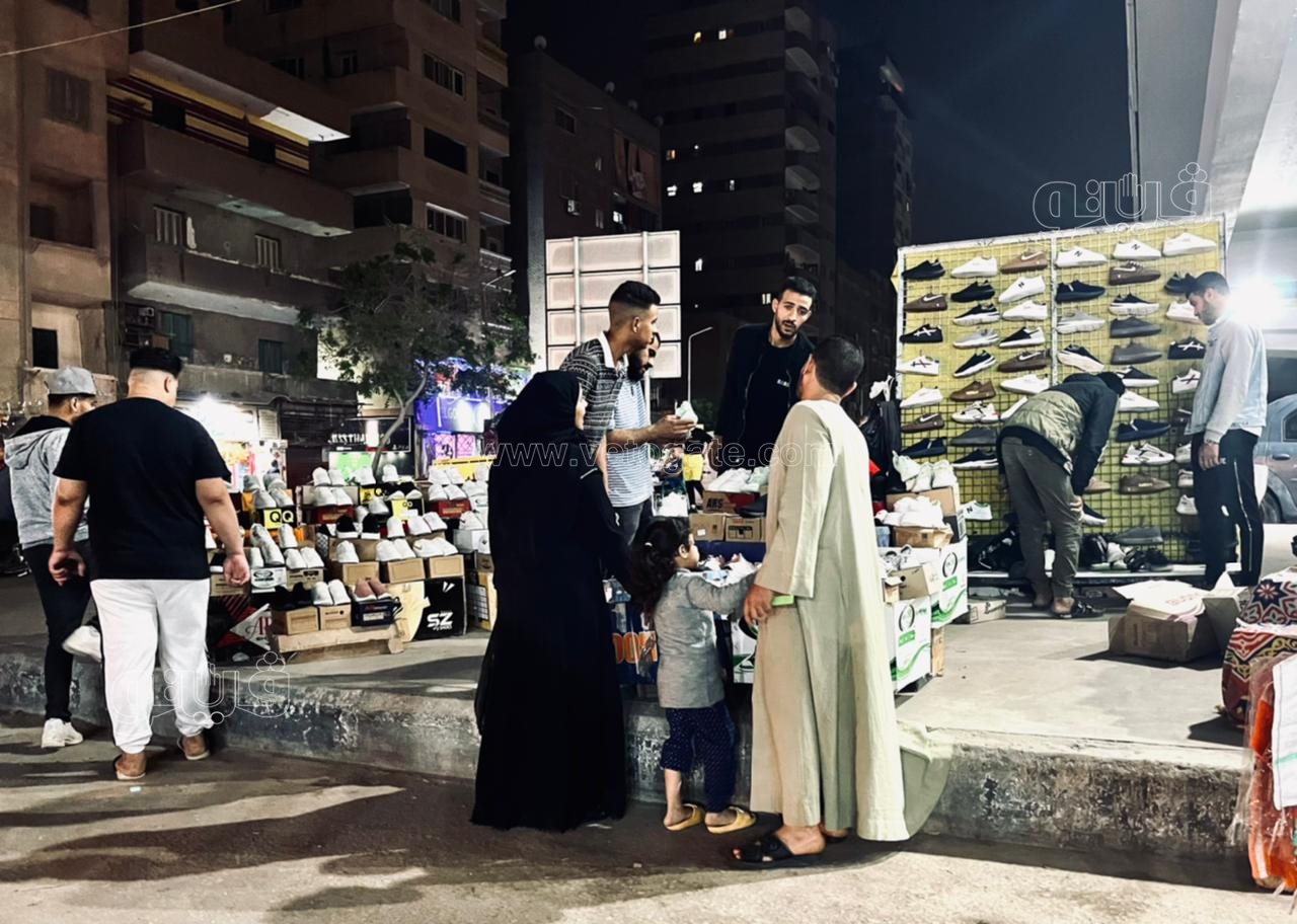 الأطفال يزينون احتفالات ليلة عيد الفطر في عين شمس (8)