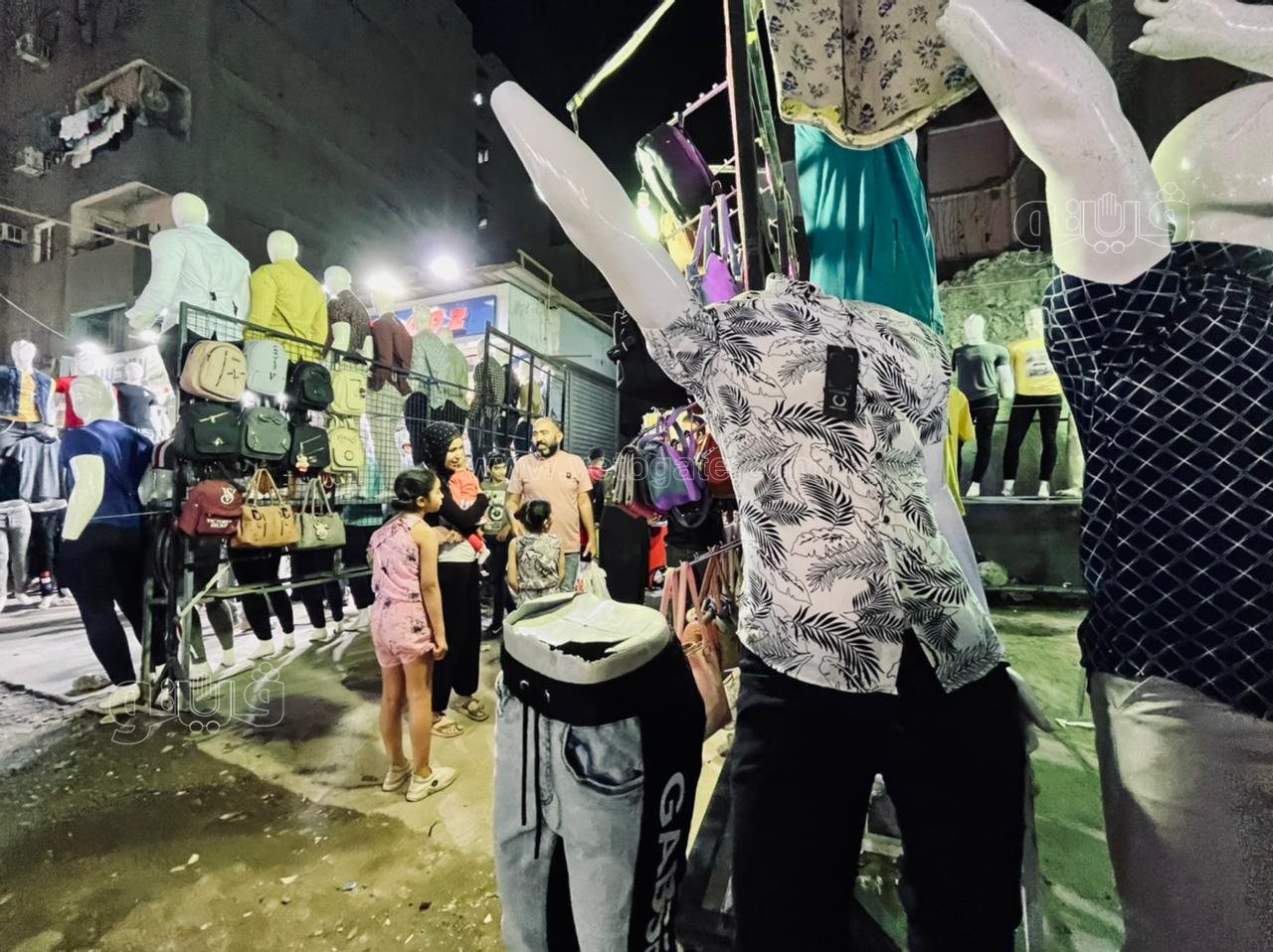 الأطفال يزينون احتفالات ليلة عيد الفطر في عين شمس (9)