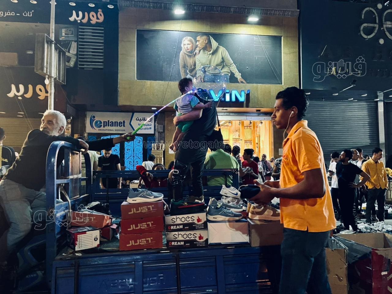 الأطفال يزينون احتفالات ليلة عيد الفطر في عين شمس (12)