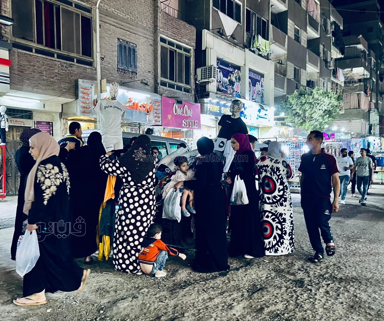 الأطفال يزينون احتفالات ليلة عيد الفطر في عين شمس (13)