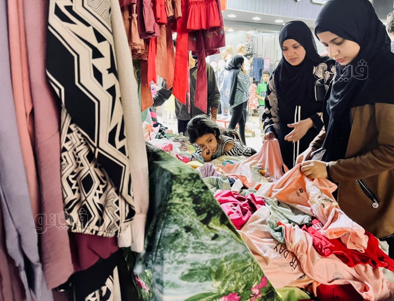 الأطفال يزينون احتفالات ليلة عيد الفطر في عين شمس (15)