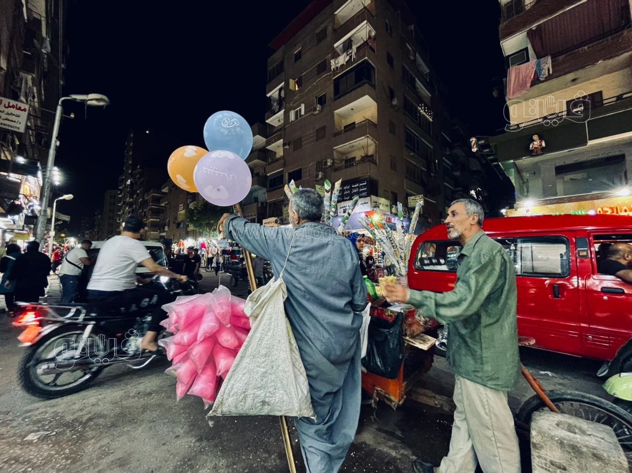 الأطفال يزينون احتفالات ليلة عيد الفطر في عين شمس (18)