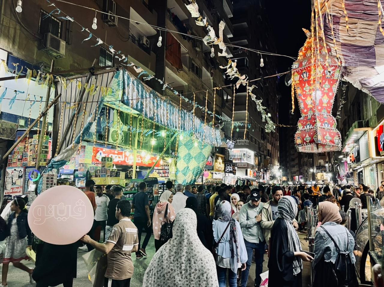 الأطفال يزينون احتفالات ليلة عيد الفطر في عين شمس (23)