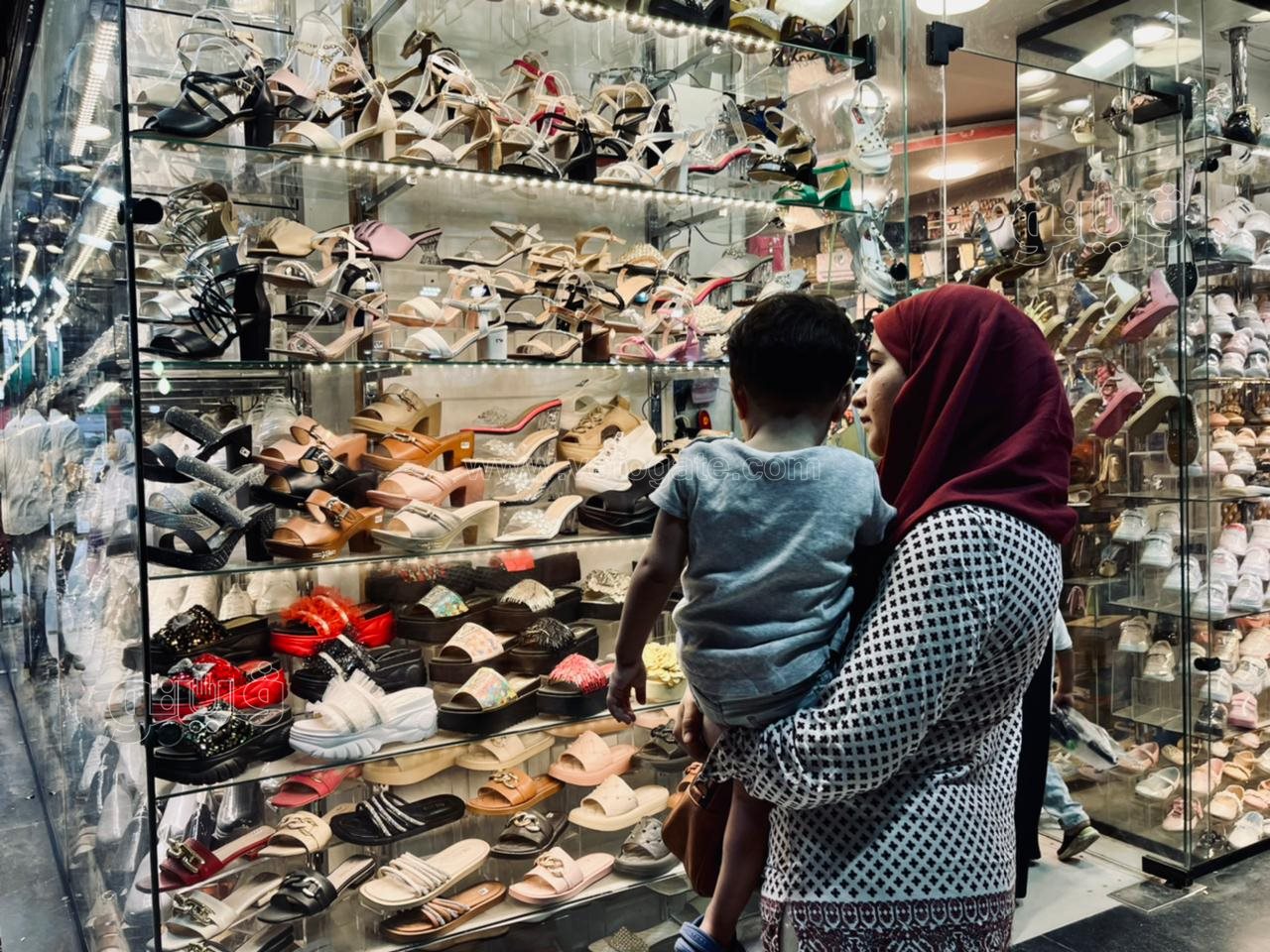 الأطفال يزينون احتفالات ليلة عيد الفطر في عين شمس (31)