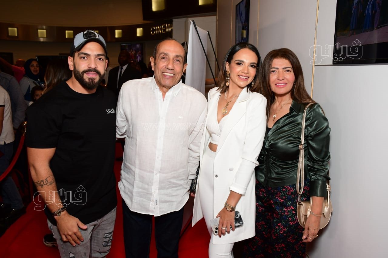 أبطال فيلم زومبي (12)