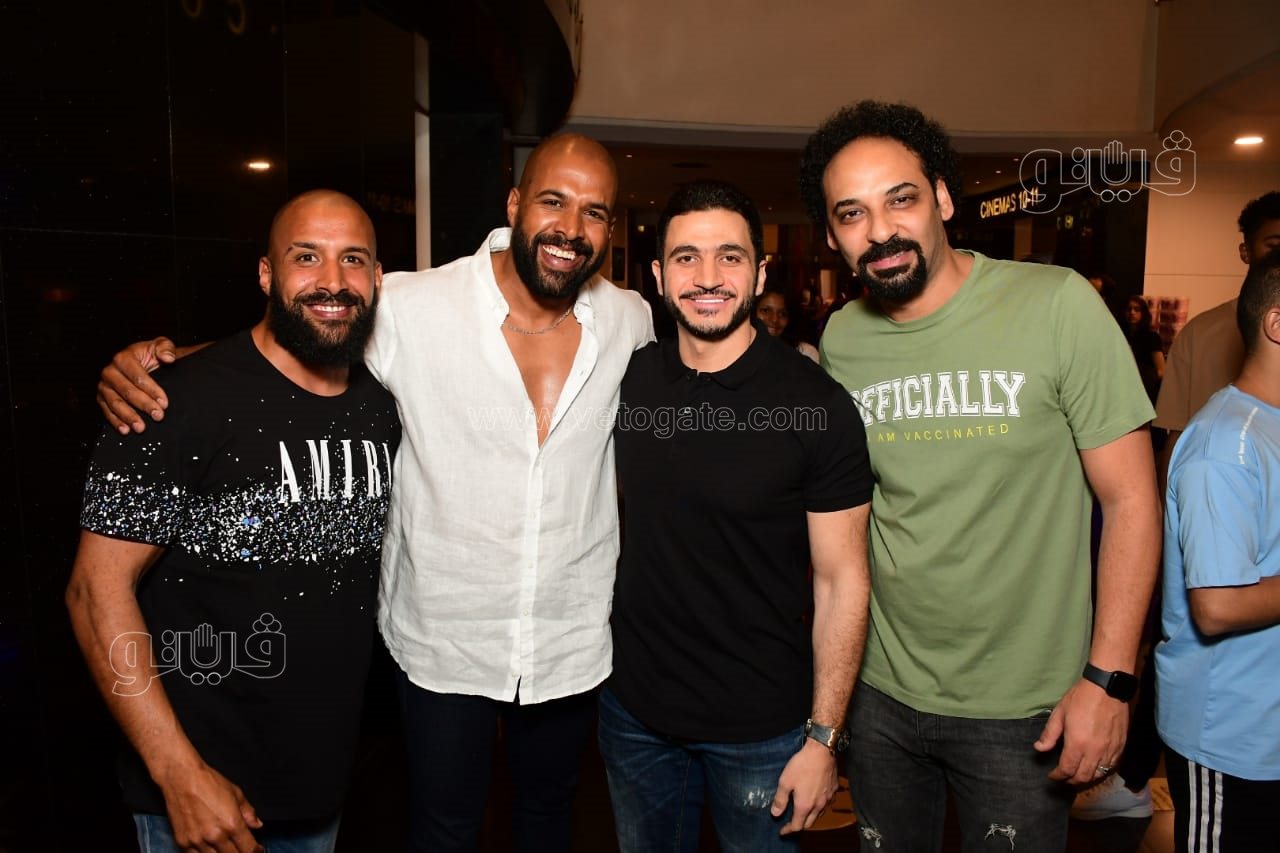 أبطال فيلم زومبي (48)