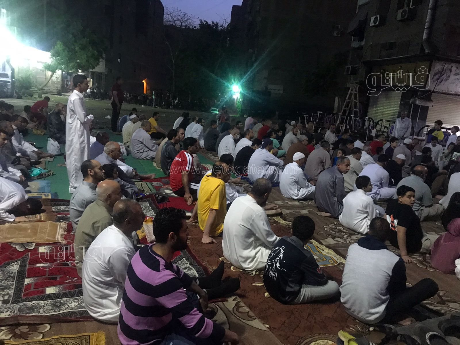 بدء توافد المصلين على ساحة مصطفى محمود استعدادا لصلاة عيد الفطر (2)