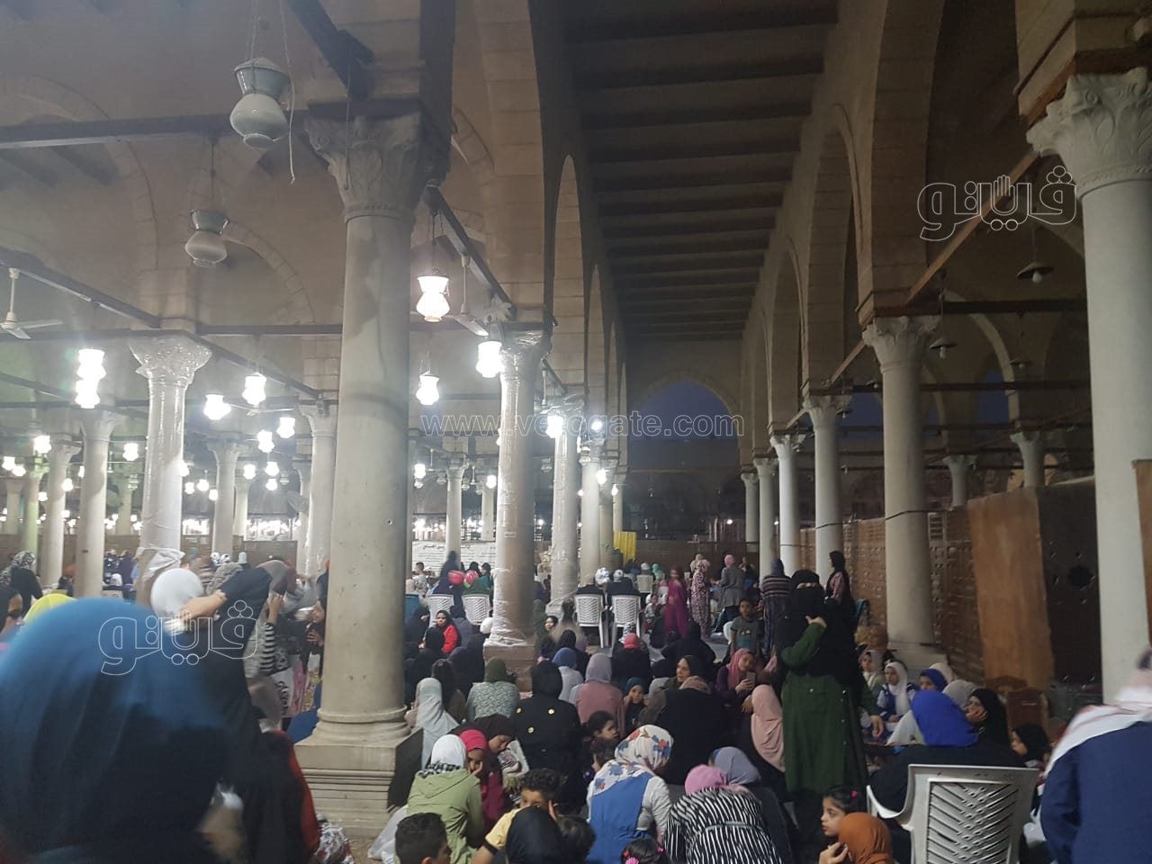 تزاحم كبير في مسجد عمرو بن العاص لأداء صلاة العيد (9)