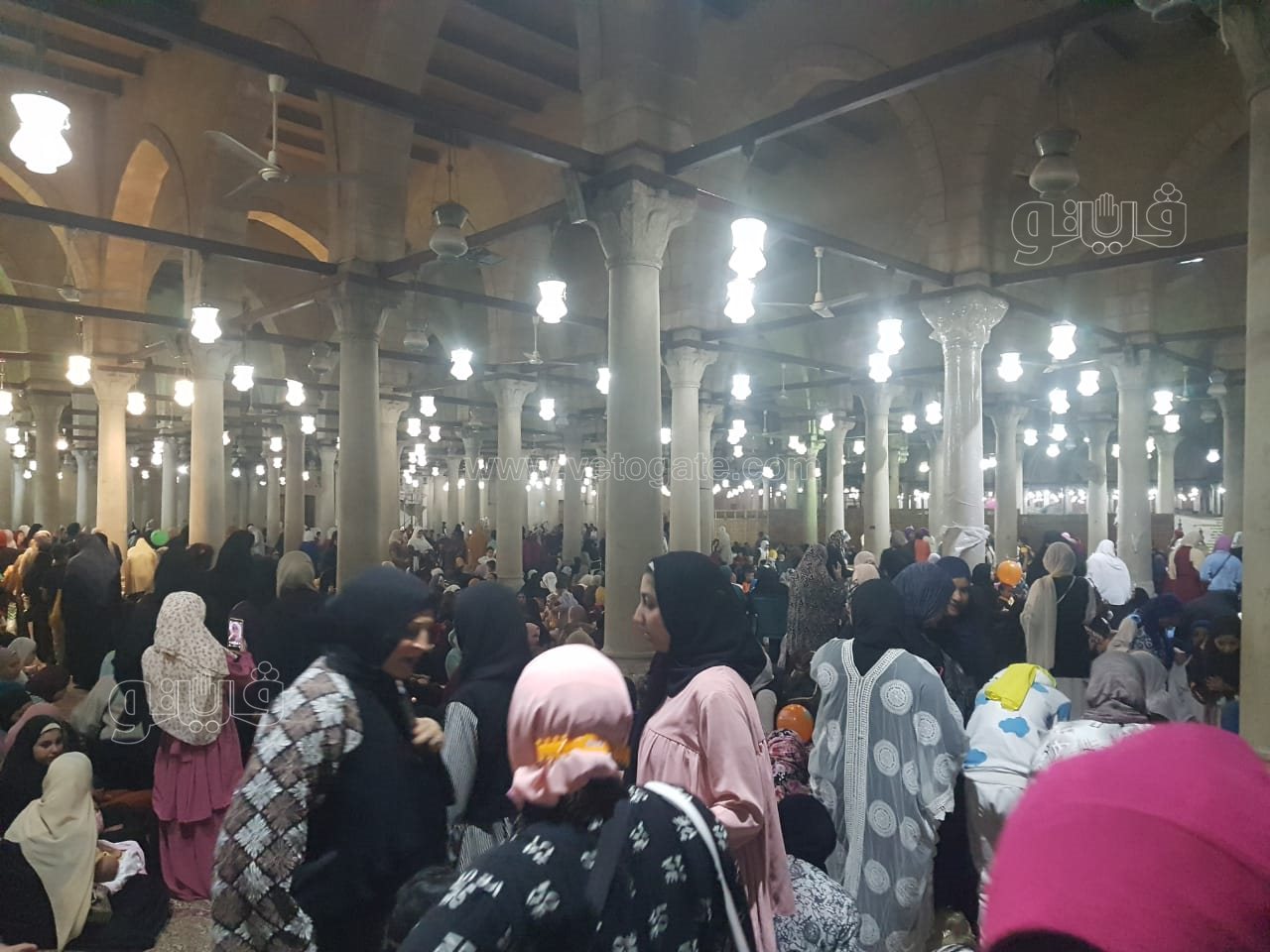 تزاحم كبير في مسجد عمرو بن العاص لأداء صلاة العيد (10)