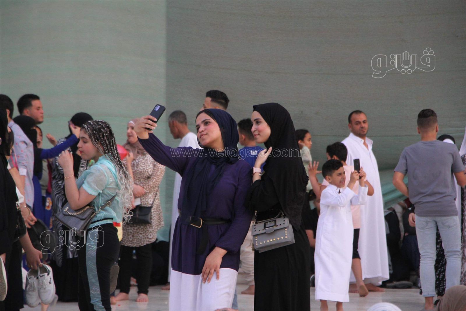مصريون وأجانب يصلون العيد في مسجد الحاكم بأمر الله (15)
