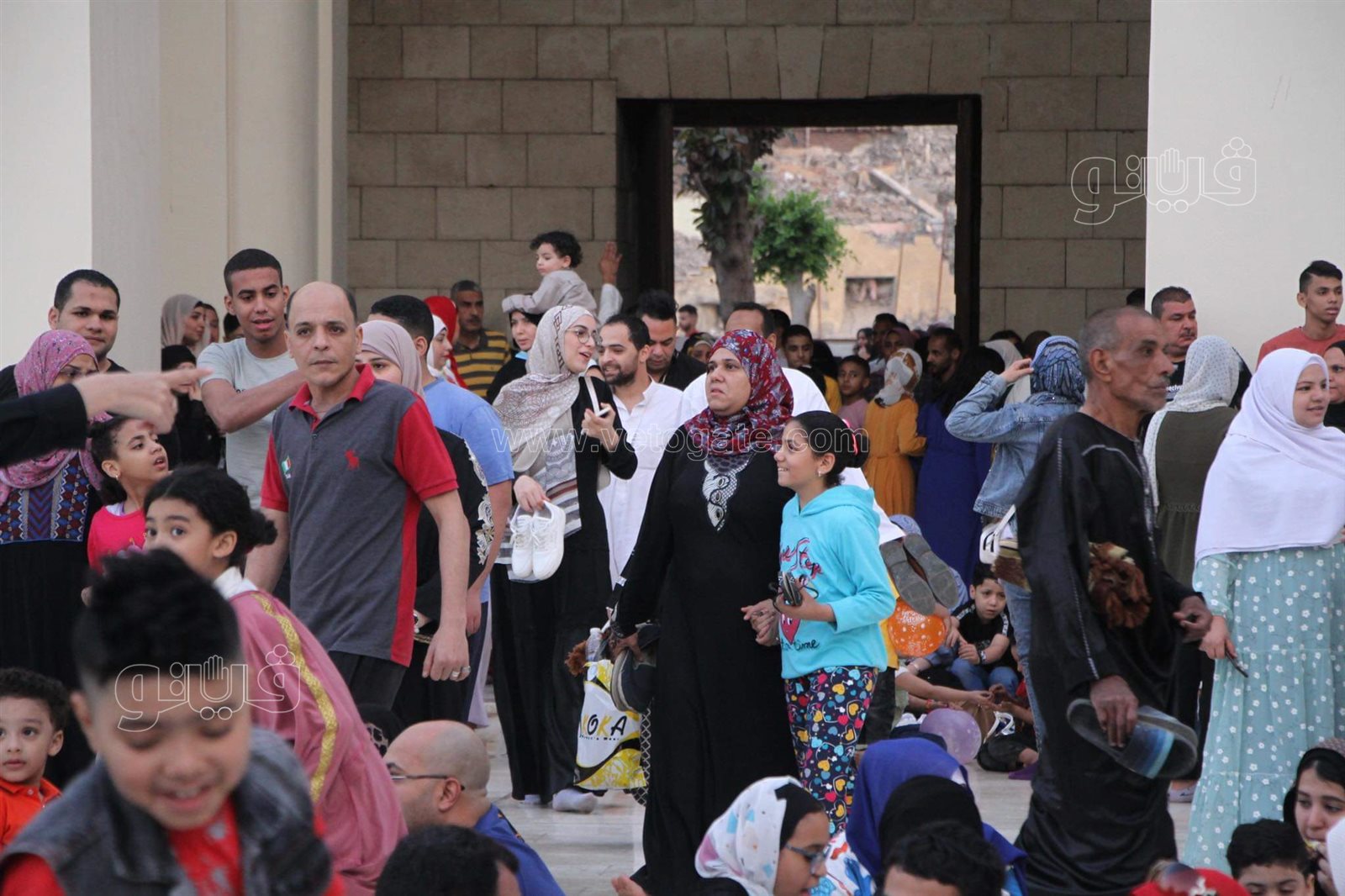 مصريون وأجانب يصلون العيد في مسجد الحاكم بأمر الله (18)