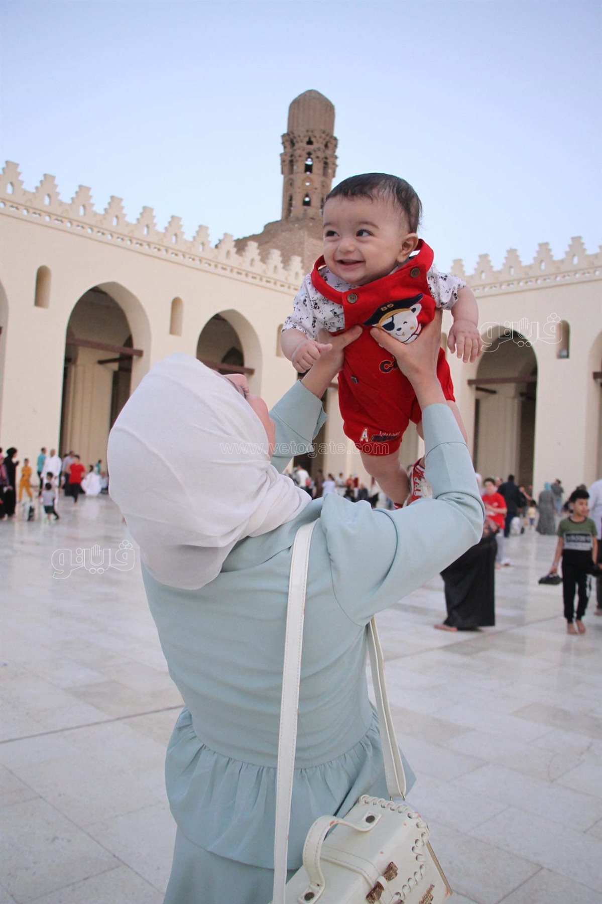 مصريون وأجانب يصلون العيد في مسجد الحاكم بأمر الله (22)