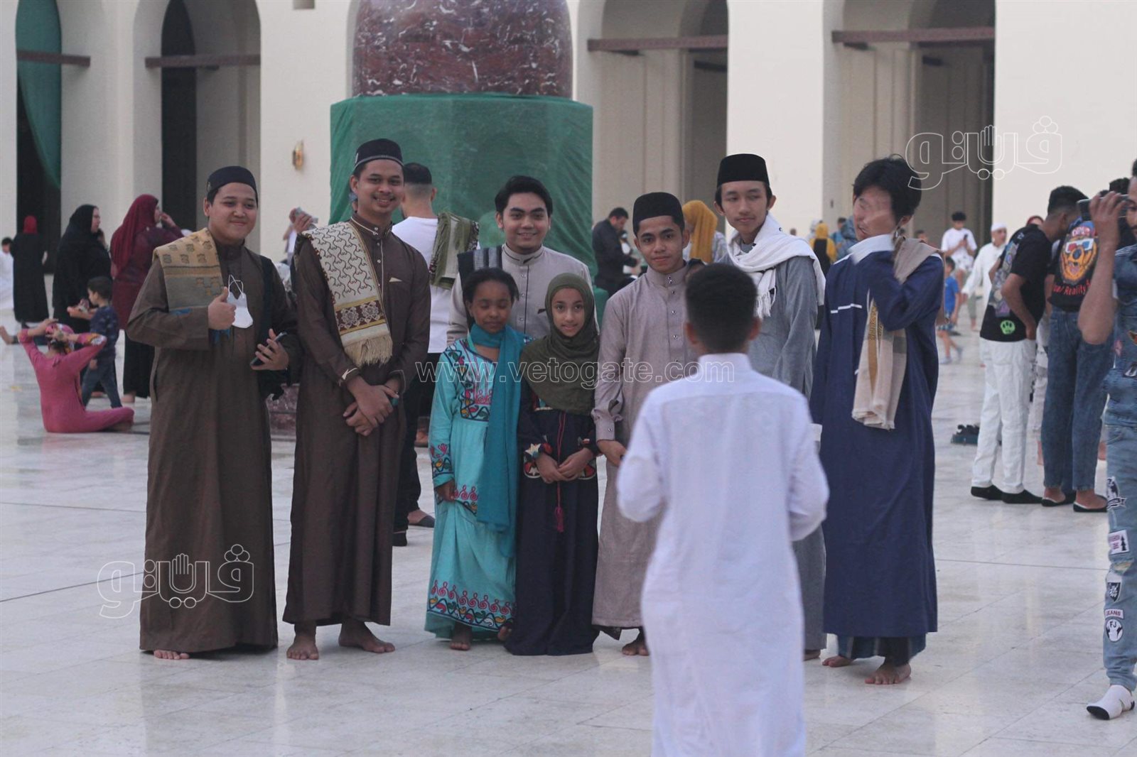 مصريون وأجانب يصلون العيد في مسجد الحاكم بأمر الله (23)