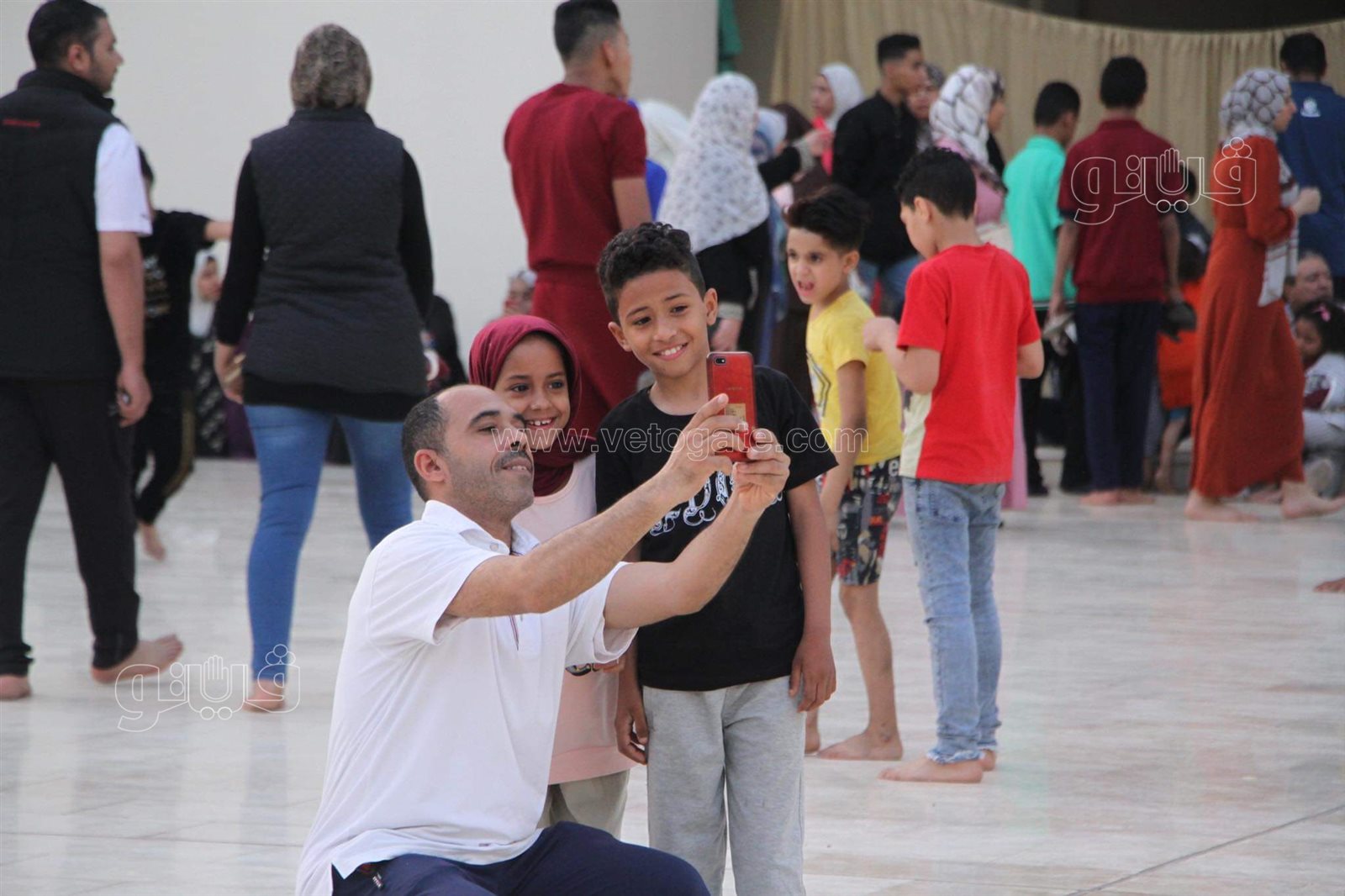 مصريون وأجانب يصلون العيد في مسجد الحاكم بأمر الله (28)