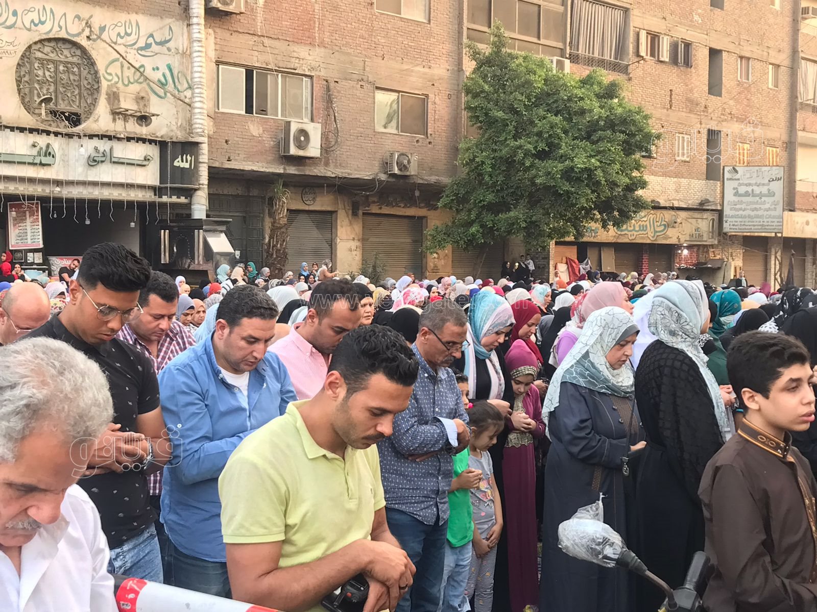 ختلاط النساء بالرجال في صلاة العيد بالقاهرة والجيزة (1)