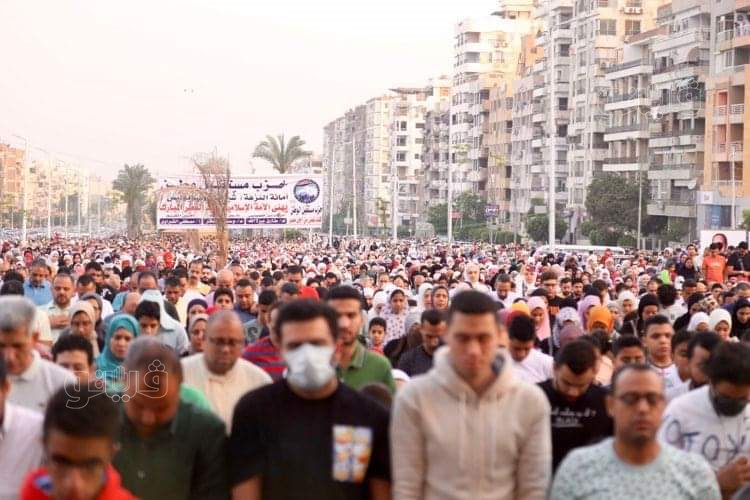 صلاة العيد بركة وفرحة.. مساجد مصر يملؤها المصلون (10)
