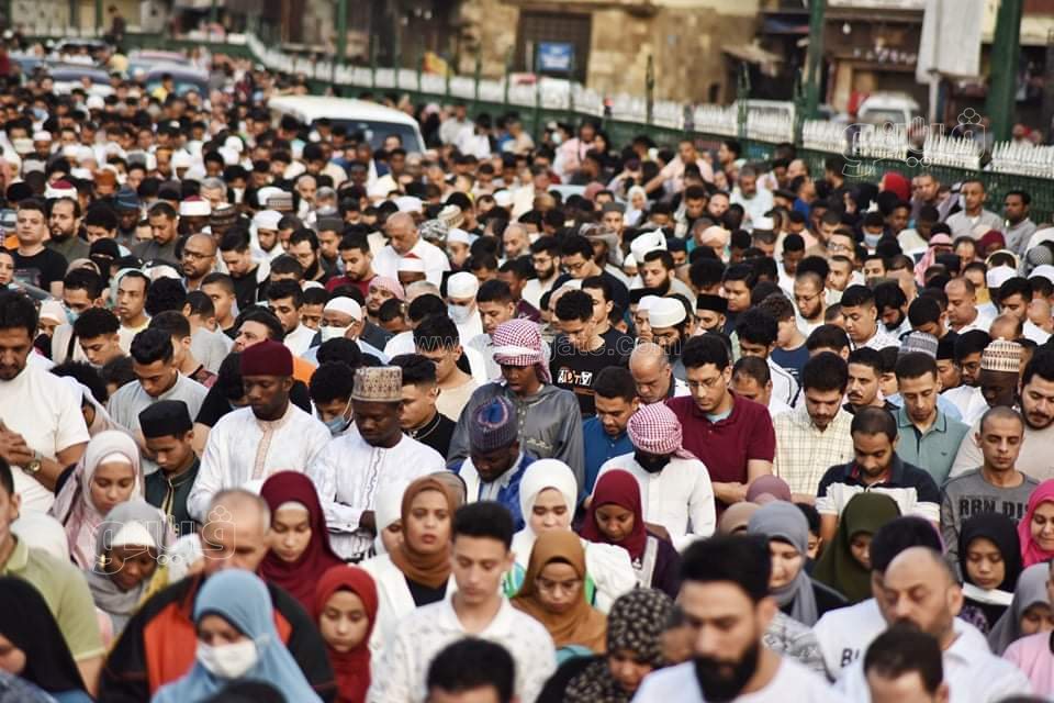 صلاة العيد بركة وفرحة.. مساجد مصر يملؤها المصلون (12)
