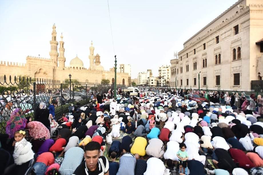 صلاة العيد بركة وفرحة.. مساجد مصر يملؤها المصلون (13)