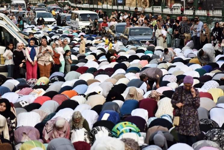 صلاة العيد بركة وفرحة.. مساجد مصر يملؤها المصلون (18)