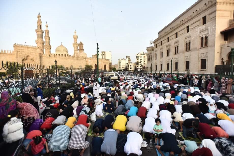 صلاة العيد بركة وفرحة.. مساجد مصر يملؤها المصلون (19)
