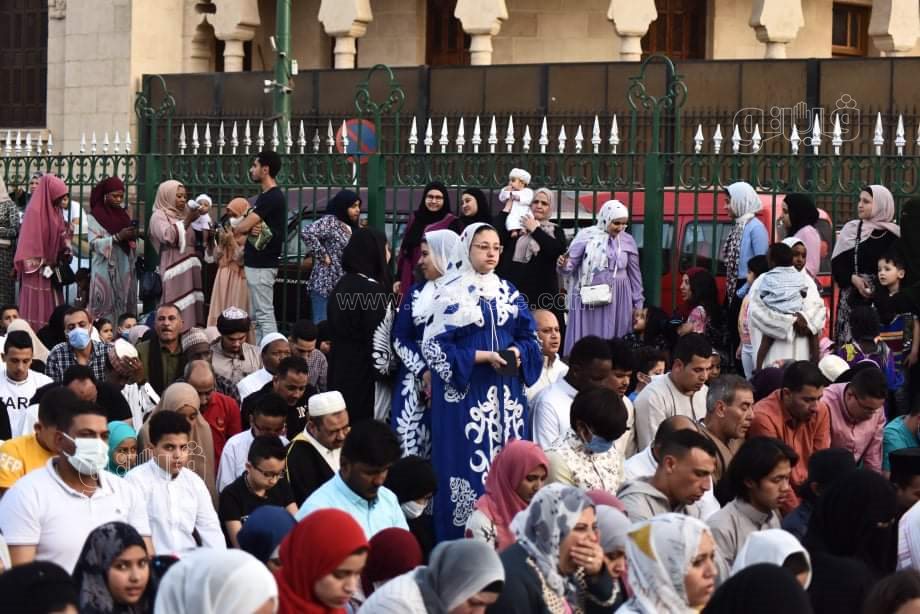 صلاة العيد بركة وفرحة.. مساجد مصر يملؤها المصلون (21)