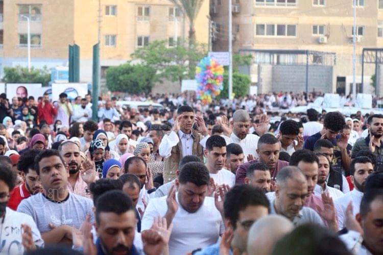 صلاة العيد بركة وفرحة.. مساجد مصر يملؤها المصلون (25)