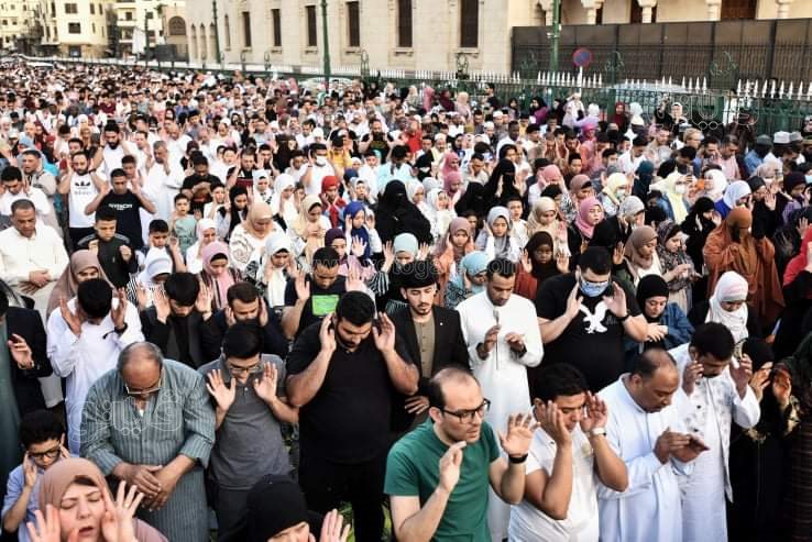 صلاة العيد بركة وفرحة.. مساجد مصر يملؤها المصلون (28)