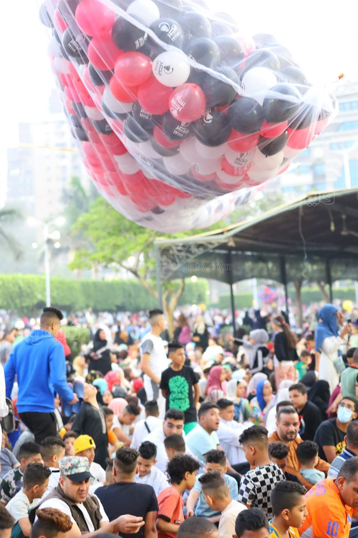 فرحة العيد تجمع شمل قريب وبعيد.. مظاهر البهجة في صلاة عيد الفطر المبارك (1)